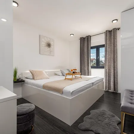 Ro&lu Zadarvillas * Smrdelje