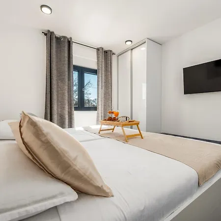 Ro&lu Zadarvillas Villa *