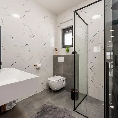 Ro&lu Zadarvillas Smrdelje