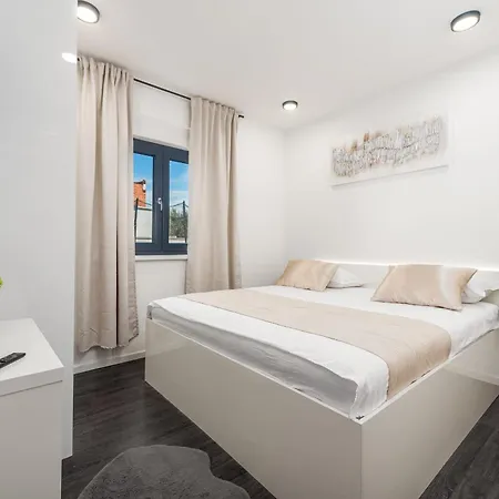 Ro&lu Zadarvillas * Smrdelje