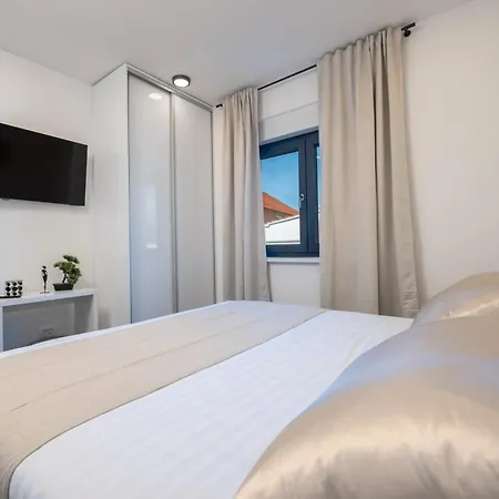 Ro&lu Zadarvillas Smrdelje