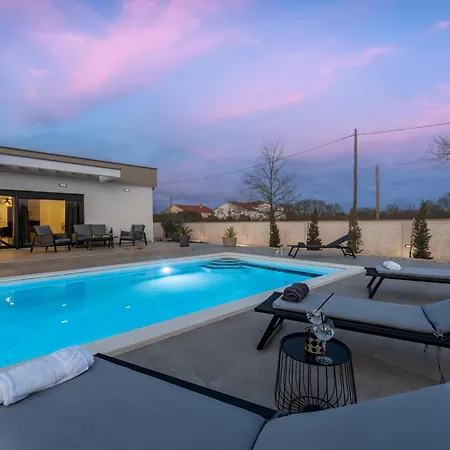 Ro&lu Zadarvillas Villa *