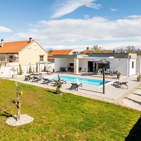 Ro&lu Zadarvillas